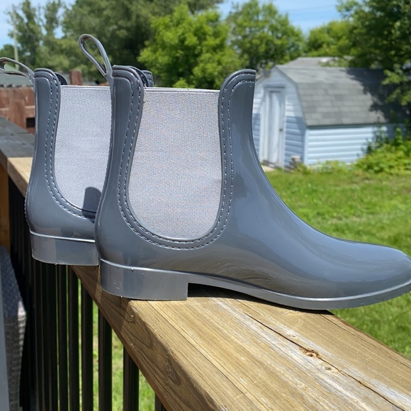 🤍Women’s Size 7 Charcoal Chelsea Rain Boots🤍 - Picture 6 of 6